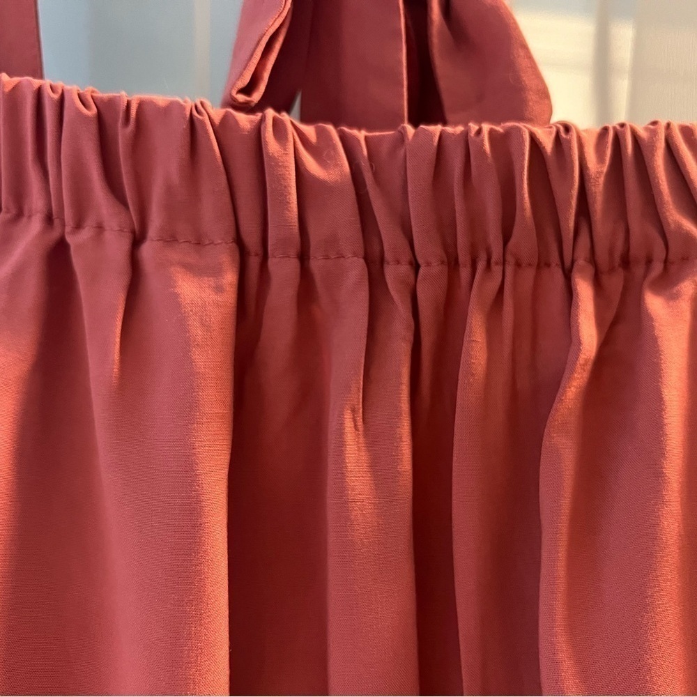 Old Navy top with wide straps. Tie strap on back. Size M coral/rust color. - Picture 3 of 5